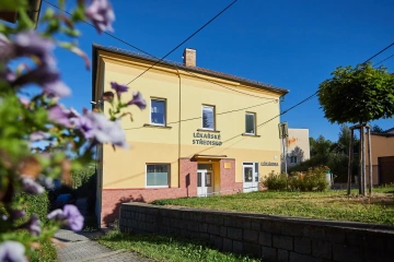 Lékárna Olešnice pohled na budovu